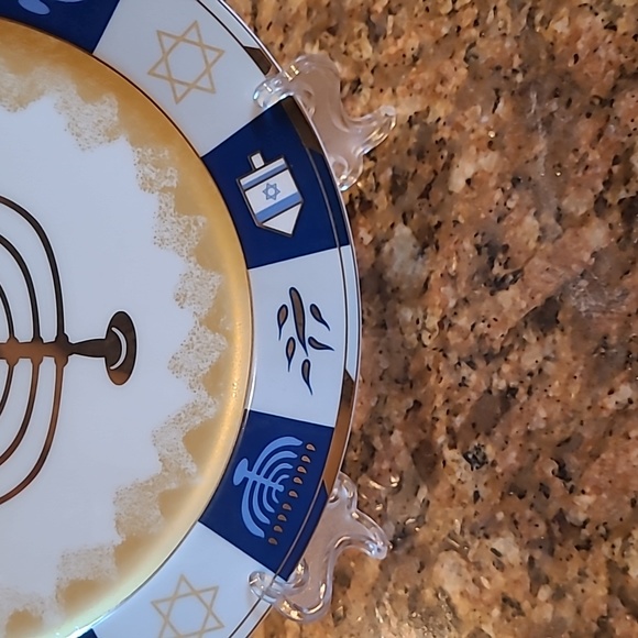 GOLD TRIMMED HANUKKAH PLATE w LIT MENORAH AND DREIDELS BY AVON 8” - Picture 3 of 4